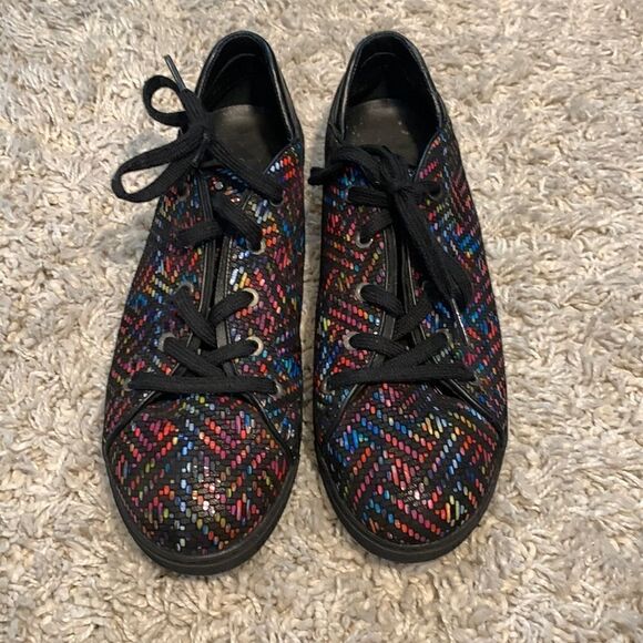 Stuart Weitzman EUC black with multicolored accent woven style sneaker Size 6.5 - Picture 1 of 9